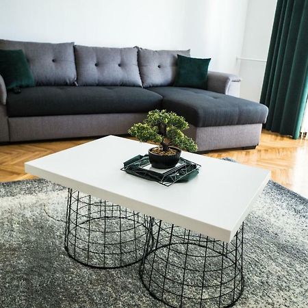 Tania Apartament Орадя Екстер'єр фото