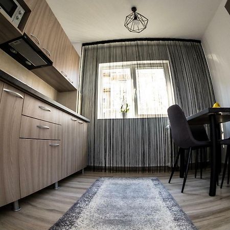 Tania Apartament Орадя Екстер'єр фото