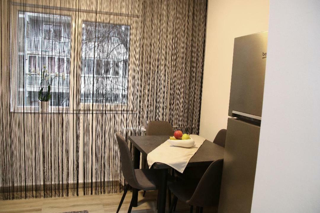 Tania Apartament Орадя Екстер'єр фото