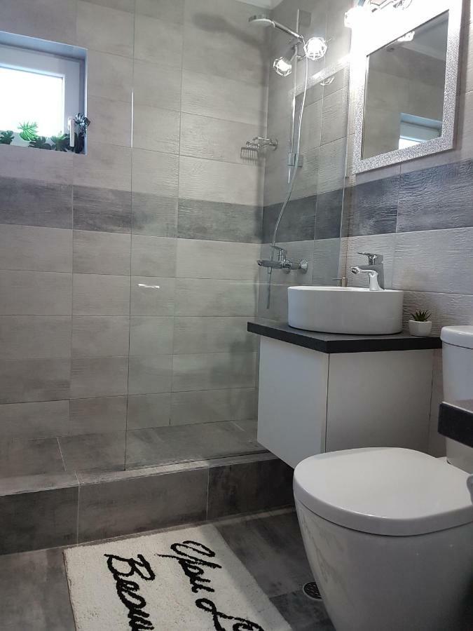 Tania Apartament Орадя Екстер'єр фото