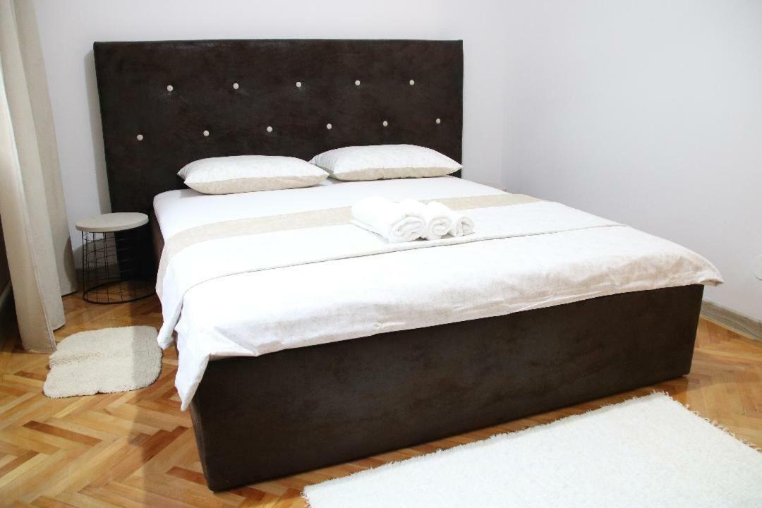 Tania Apartament Орадя Екстер'єр фото