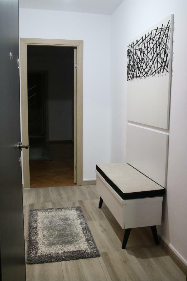 Tania Apartament Орадя Екстер'єр фото