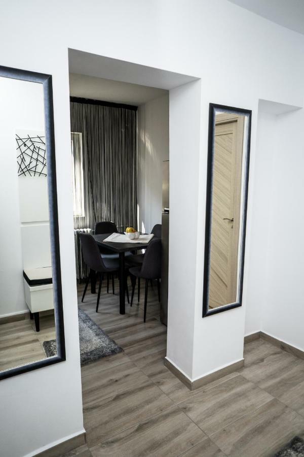 Tania Apartament Орадя Екстер'єр фото