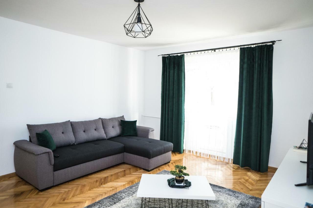 Tania Apartament Орадя Екстер'єр фото