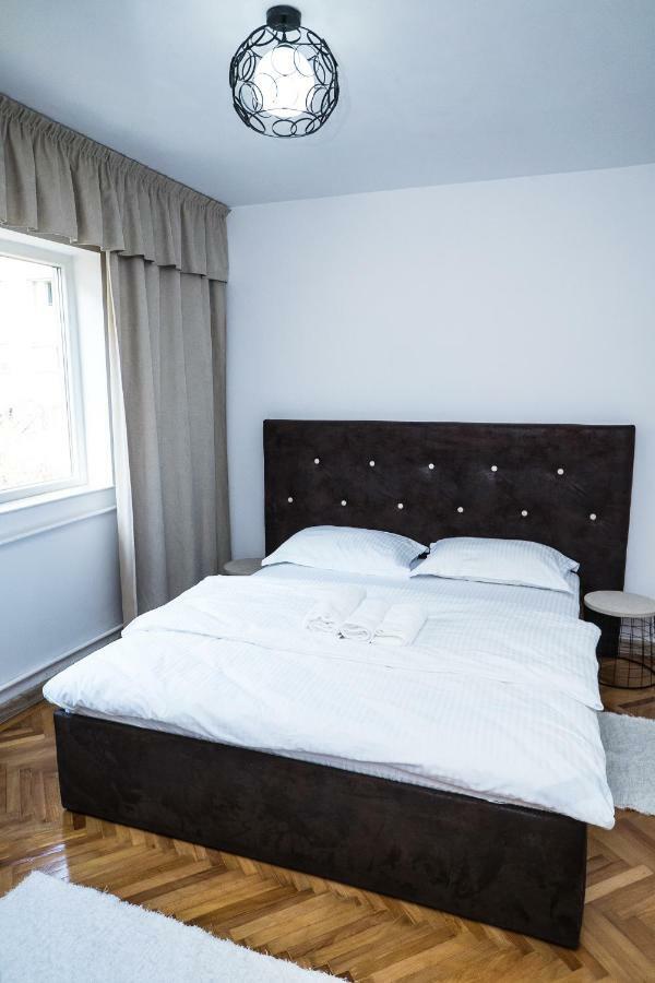 Tania Apartament Орадя Екстер'єр фото