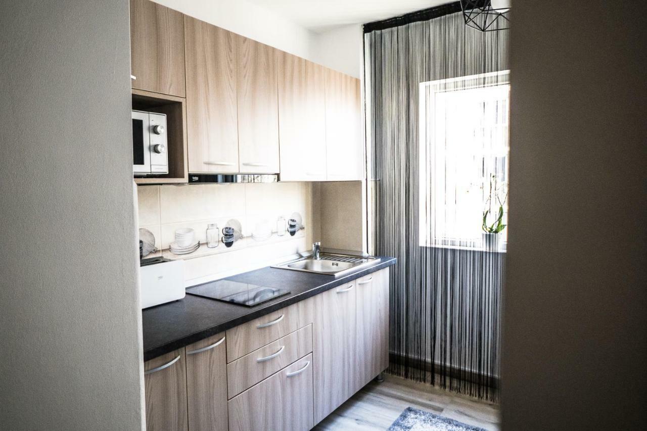 Tania Apartament Орадя Екстер'єр фото