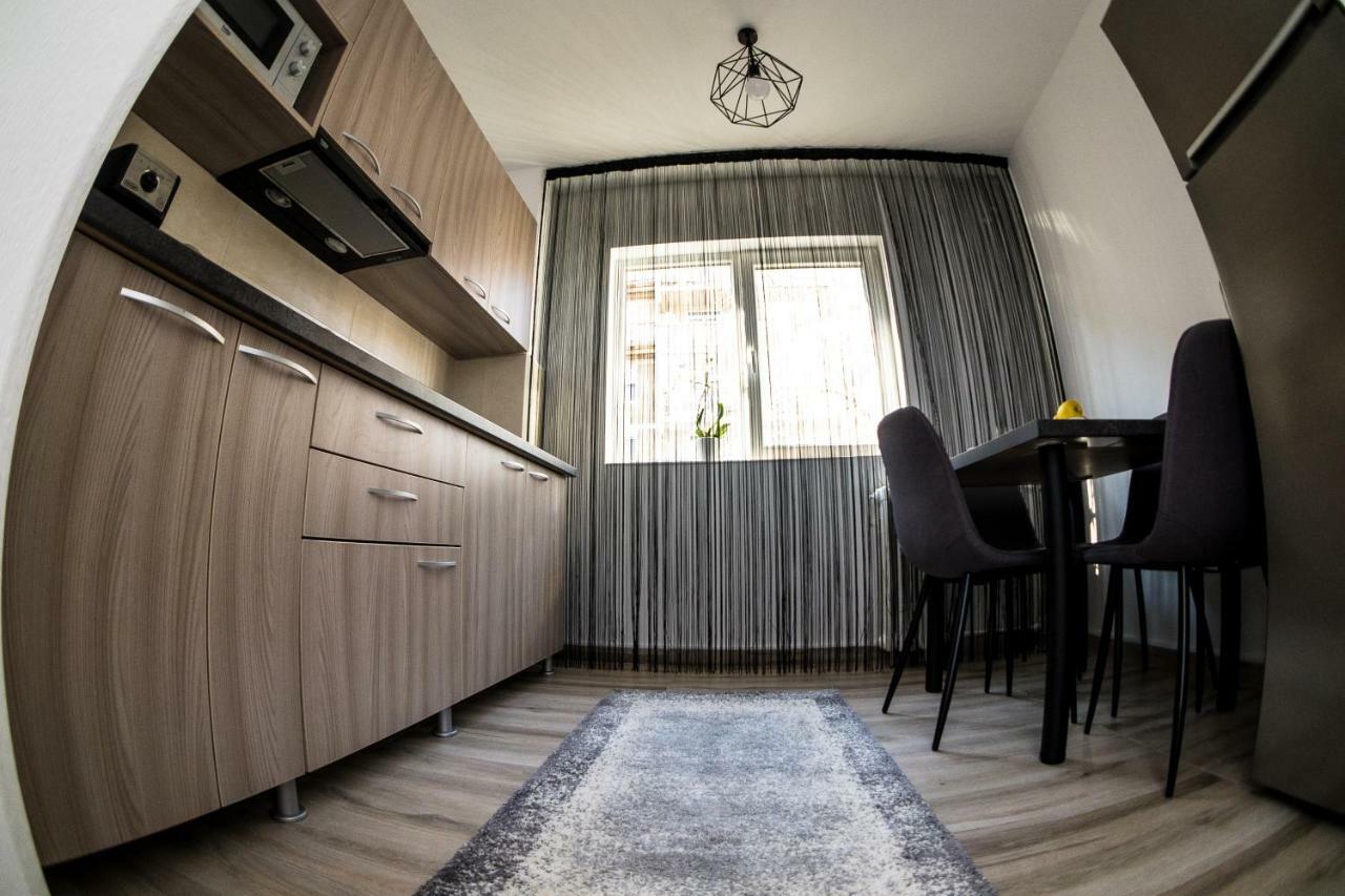 Tania Apartament Орадя Екстер'єр фото